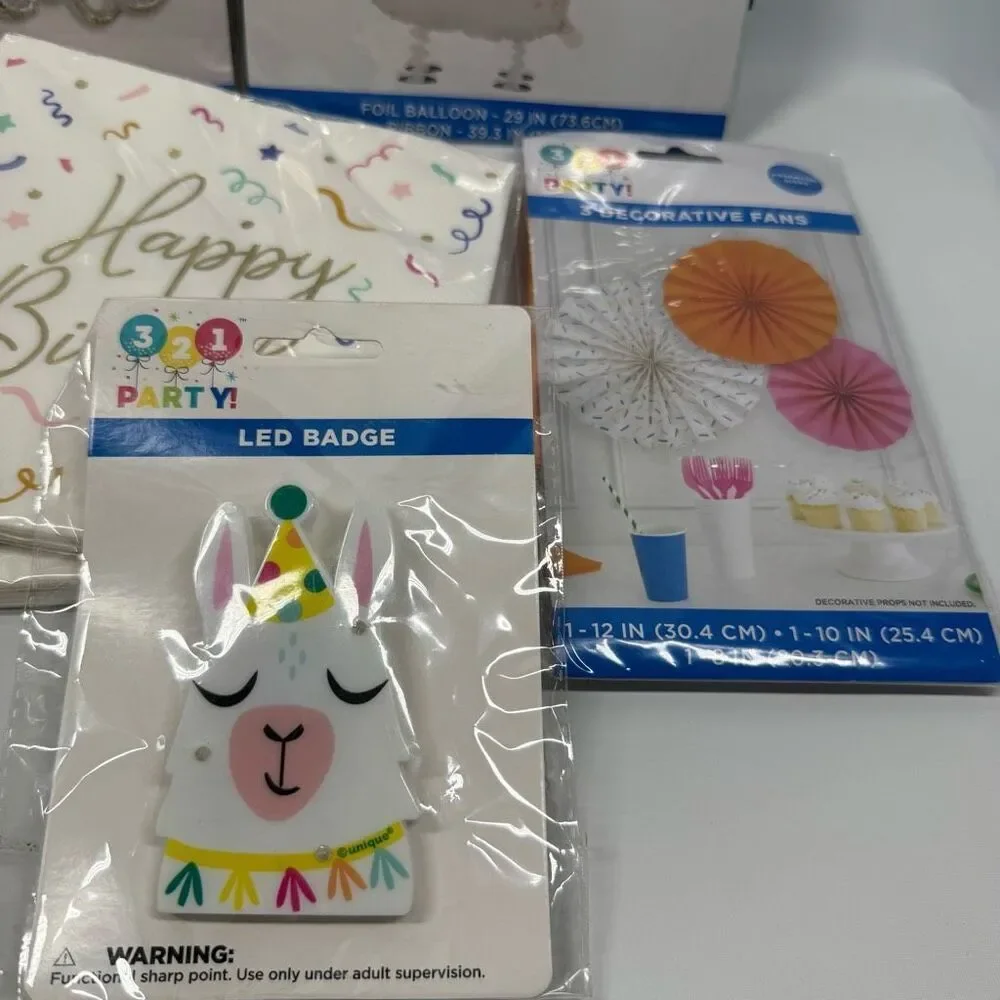 D18    Party Decorations- 7 piece Llama birthday decorations, ballon, napkins, p